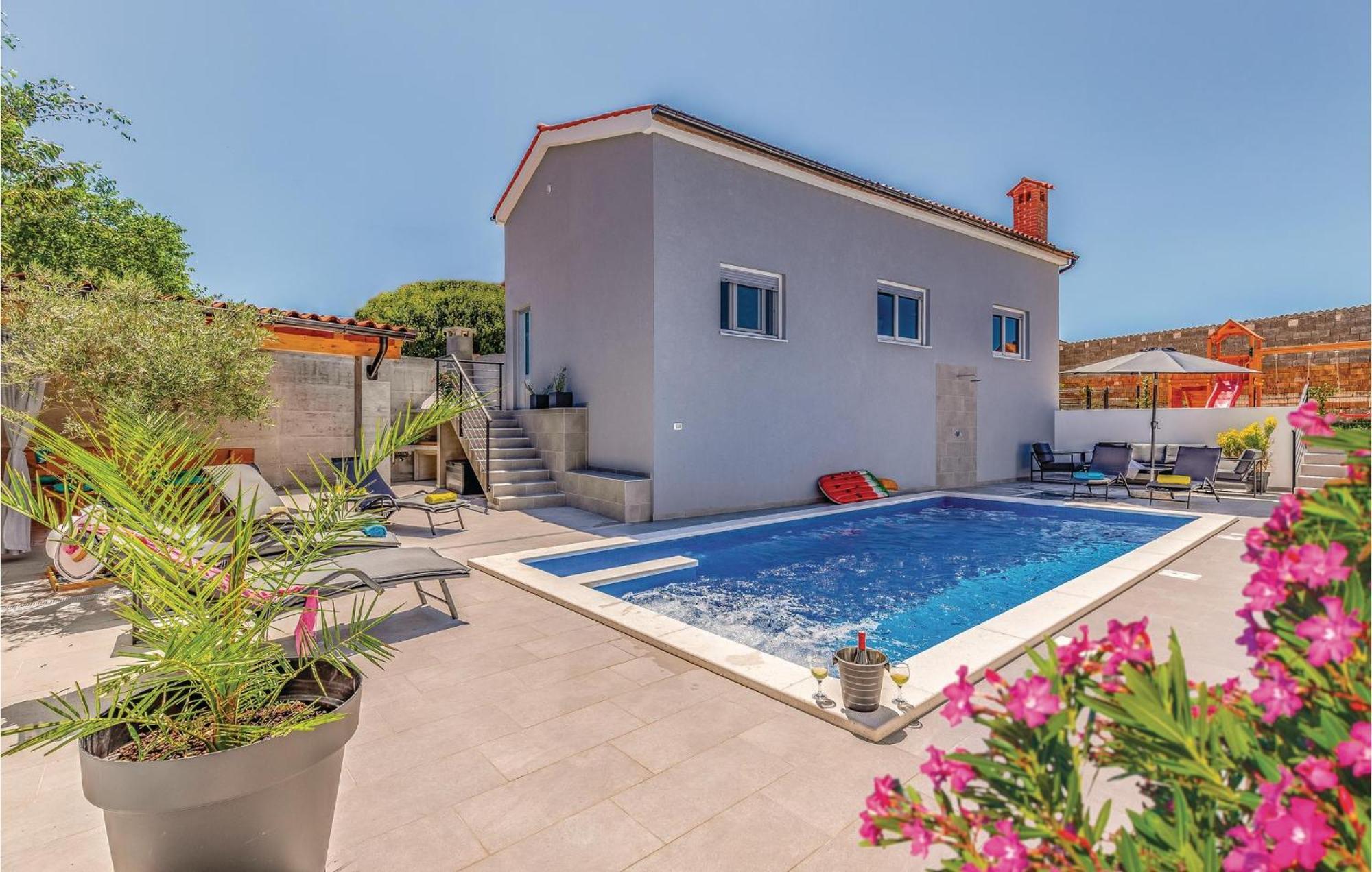 1 Bedroom Stunning Apartment In Pula Exterior foto